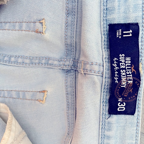 Hollister super skinny high rise size 11/30 - Picture 3 of 9